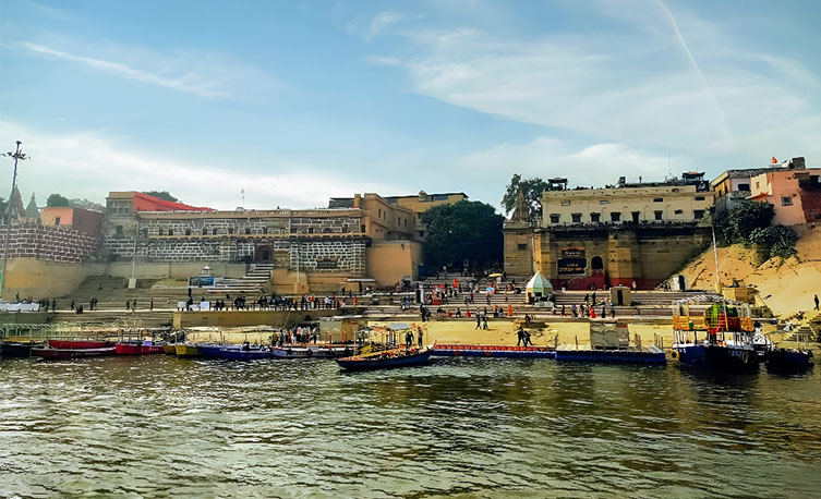 Shivala Ghat – Stay near Shivala Ghat Varanasi for peaceful views