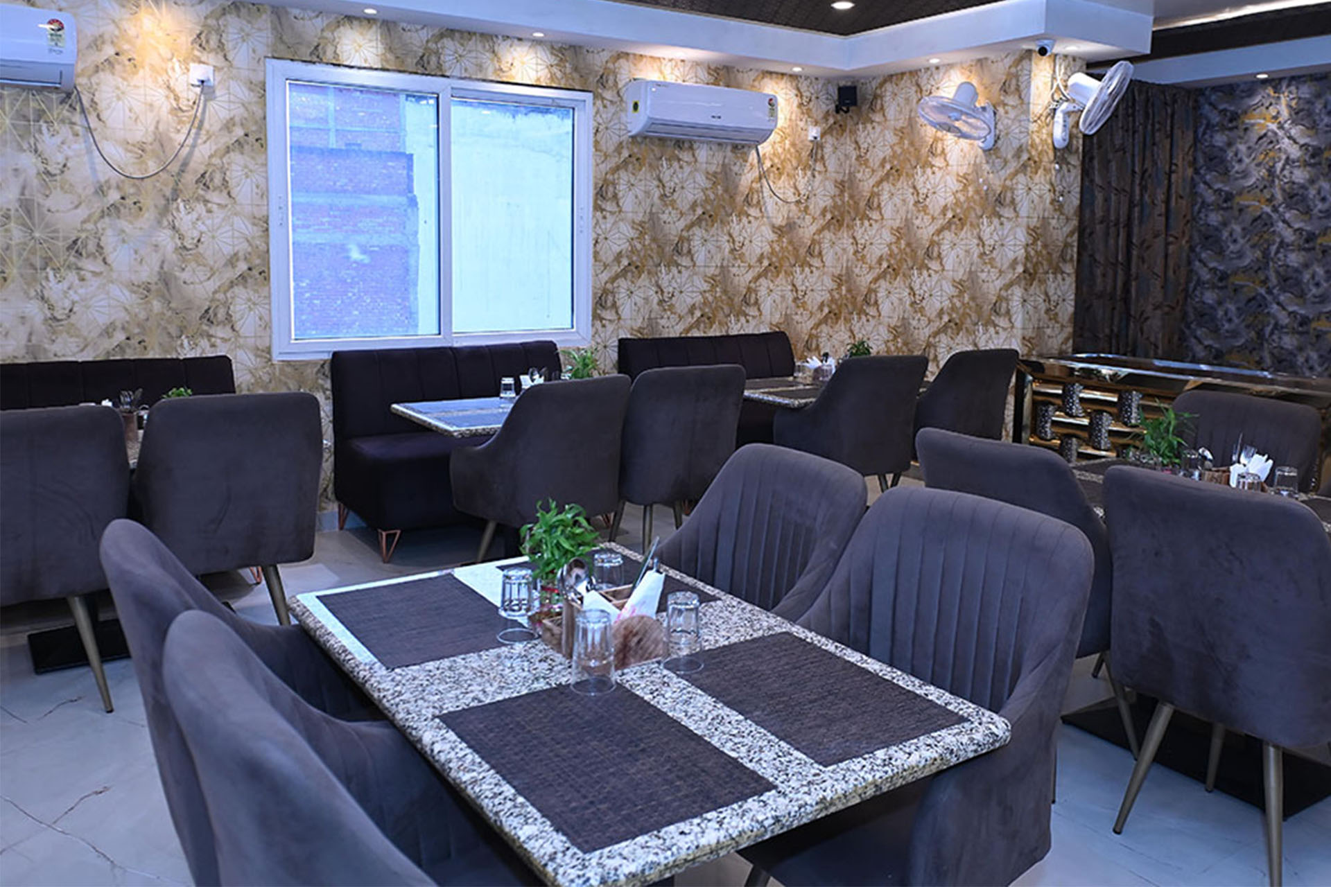 Best Restaurant in Varanasi | Hotel Varuna Grand